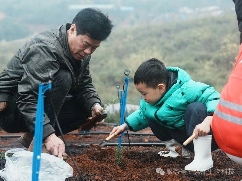 湖南诺泽生物芳香中药种植活动“给地球添绿，为世界增香”