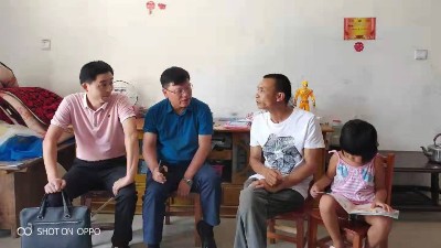 市知联会副会长刘智谋到安化帮扶贫困户