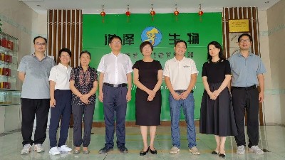 热烈欢迎中国香料香精化妆品工业协会颜江瑛理事长一行莅临诺泽生物调研！